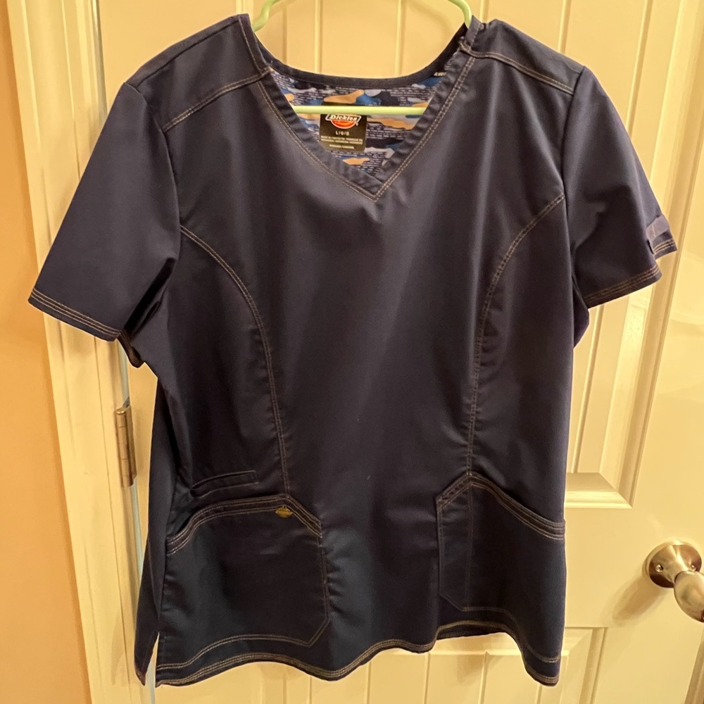 Dickies women’s scrub top.